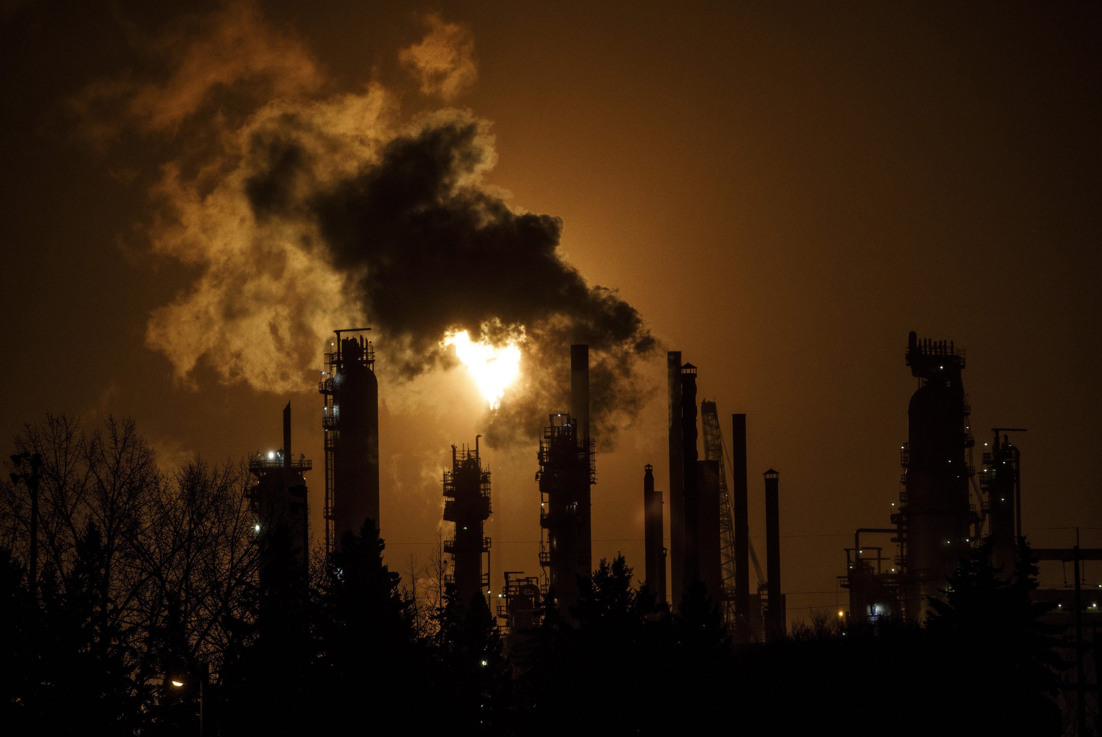 Refinery stacks near Edmonton: Is Alberta's oil industry in jeopardy? (Jason Franson/CP)