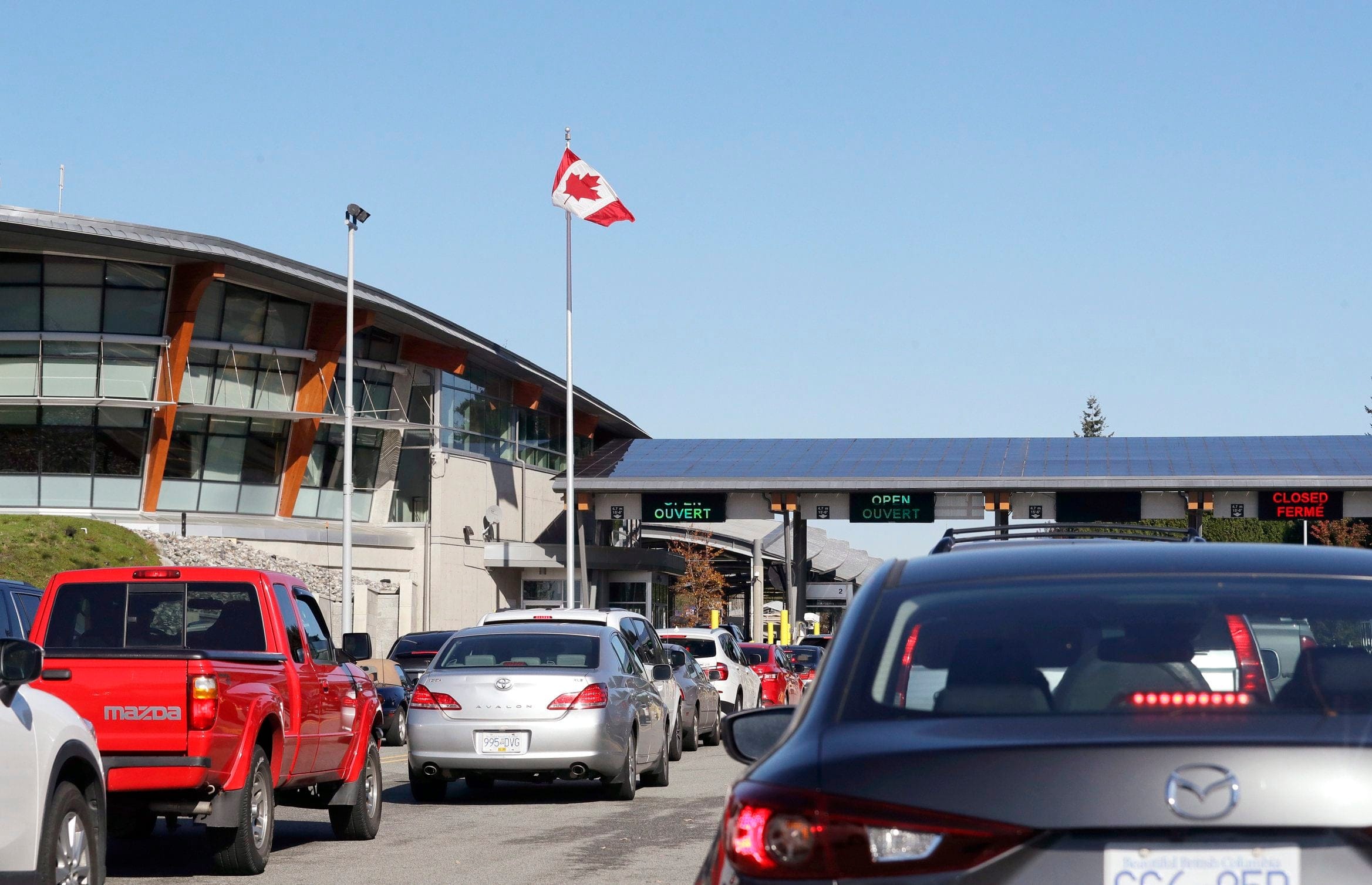 Traffic enters Canada from the United States at the Peace Arch Border Crossing, in Blaine, Wash. on Oct. 9, 2019 (AP Photo/Elaine Thompson)