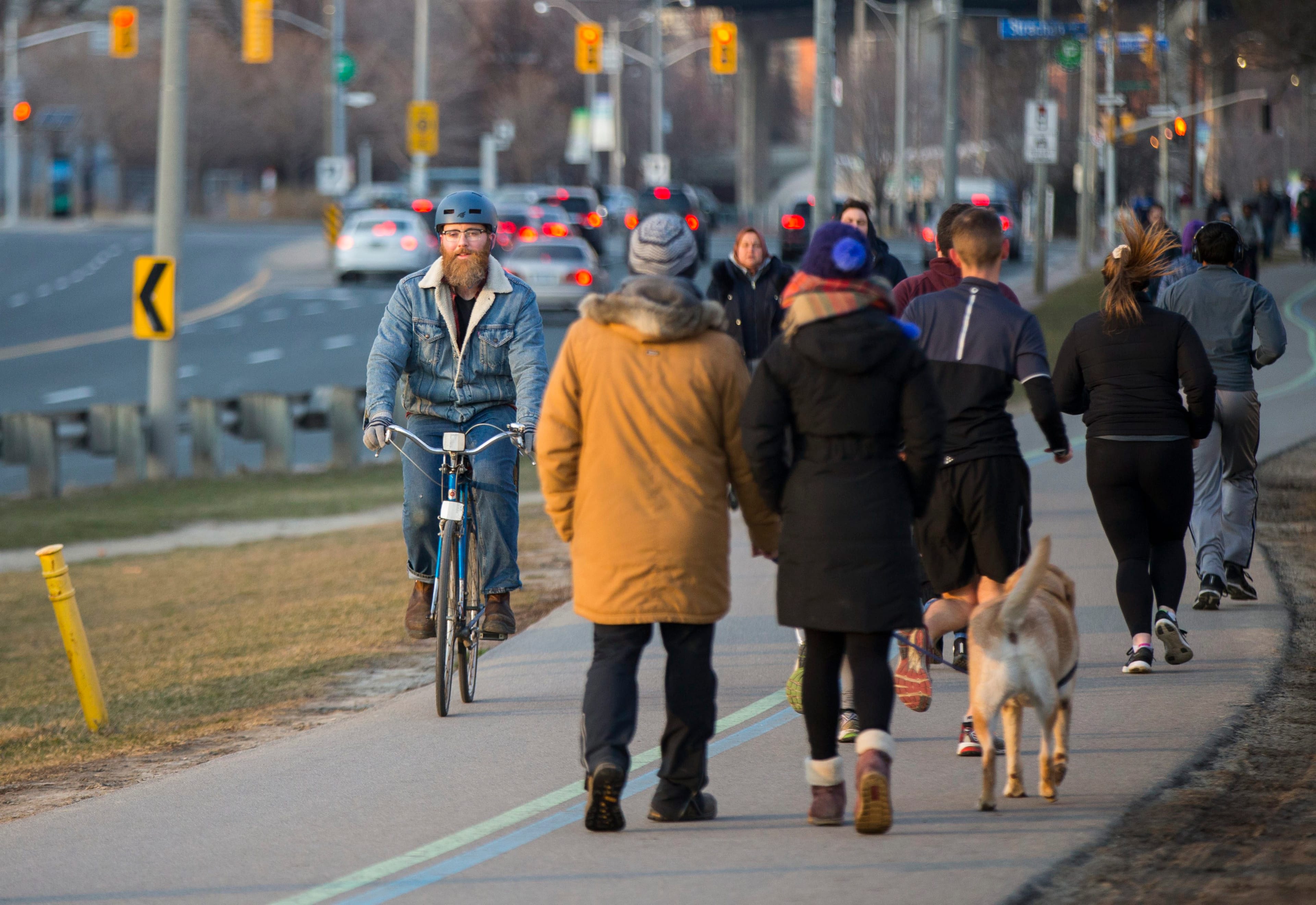 TORONTO, March 26, 2020 People walk and cycle along a trail at Toronto Inukshuk Park in Toronto, Canada, March 25, 2020. (Photo by Zou Zheng/Xinhua)
