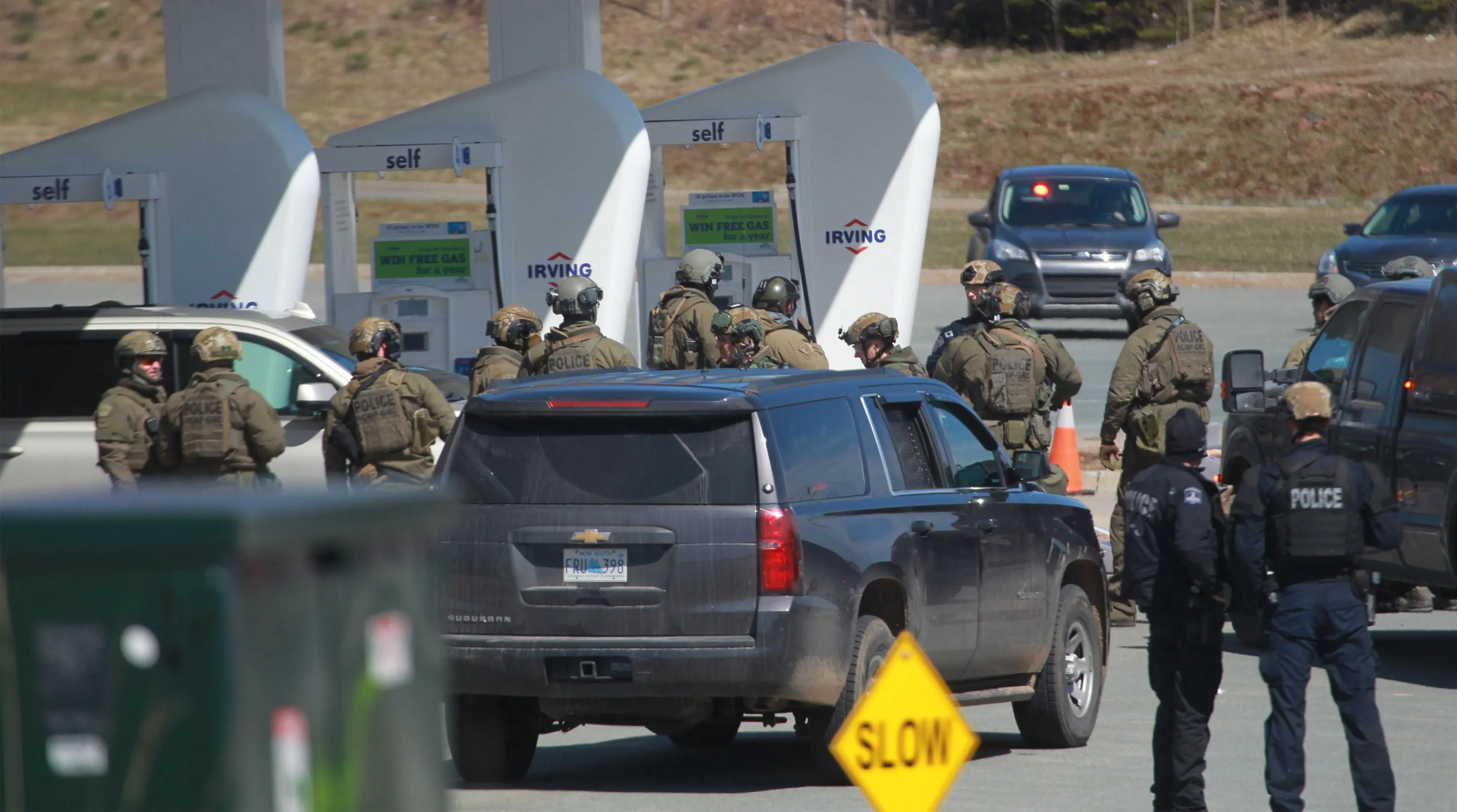 RCMP officers prepare to take a person into custody at a gas station in Enfield, N.S. on Sunday April 19, 2020. A suspect in an active shooter investigation is in custody in Nova Scotia, with police saying several people were harmed before a man wearing police clothing was arrested. Gabriel Wortman was arrested by the RCMP at the Irving Big Stop in Enfield, N.S., about 35 km from downtown Halifax. (Tim Krochak/CP)