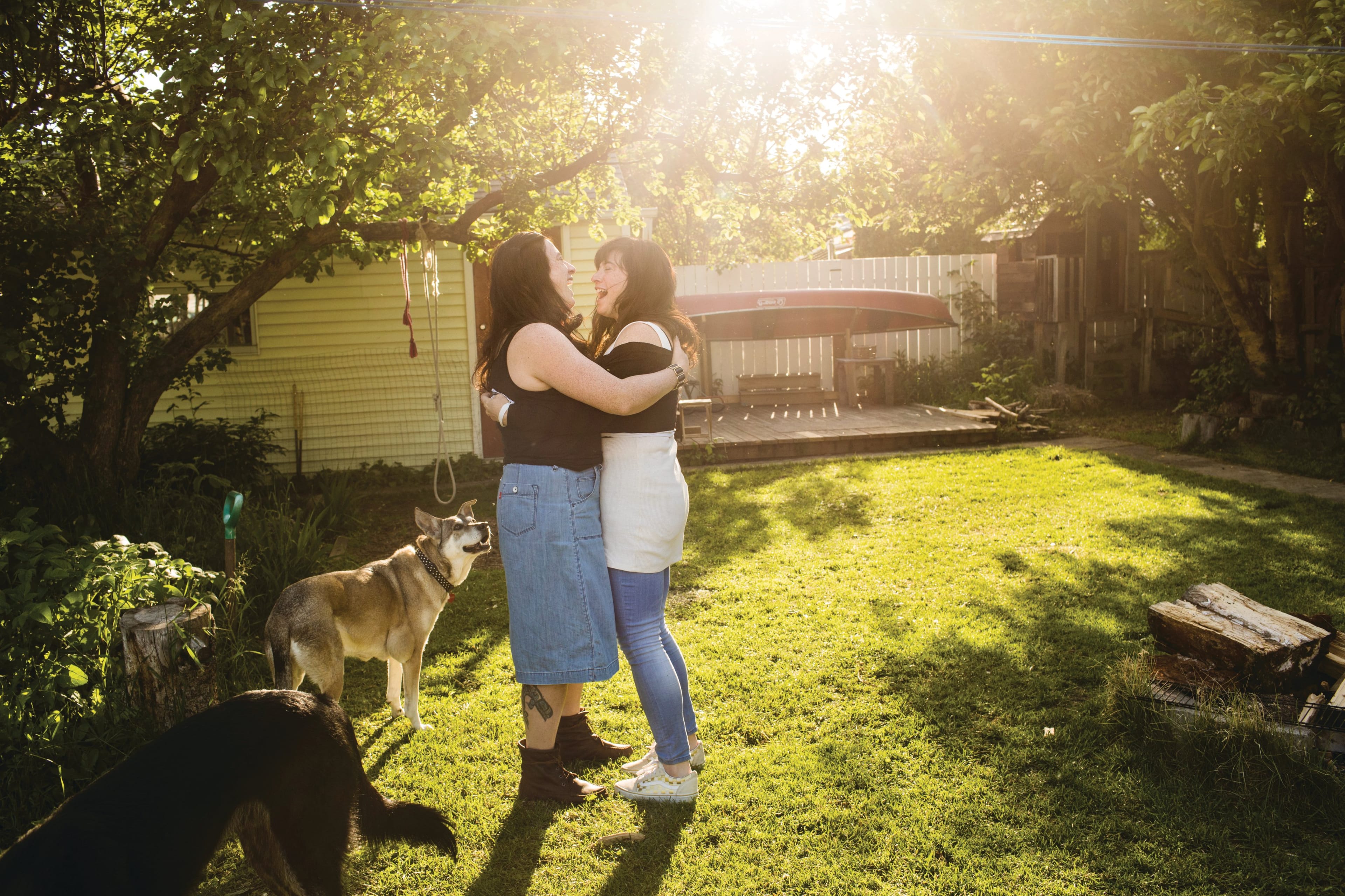 Identical twins Maigan van der Giessen (right) and Lana Gilday in Edmonton on June 19, 2020 (Photograph by Amber Bracken)