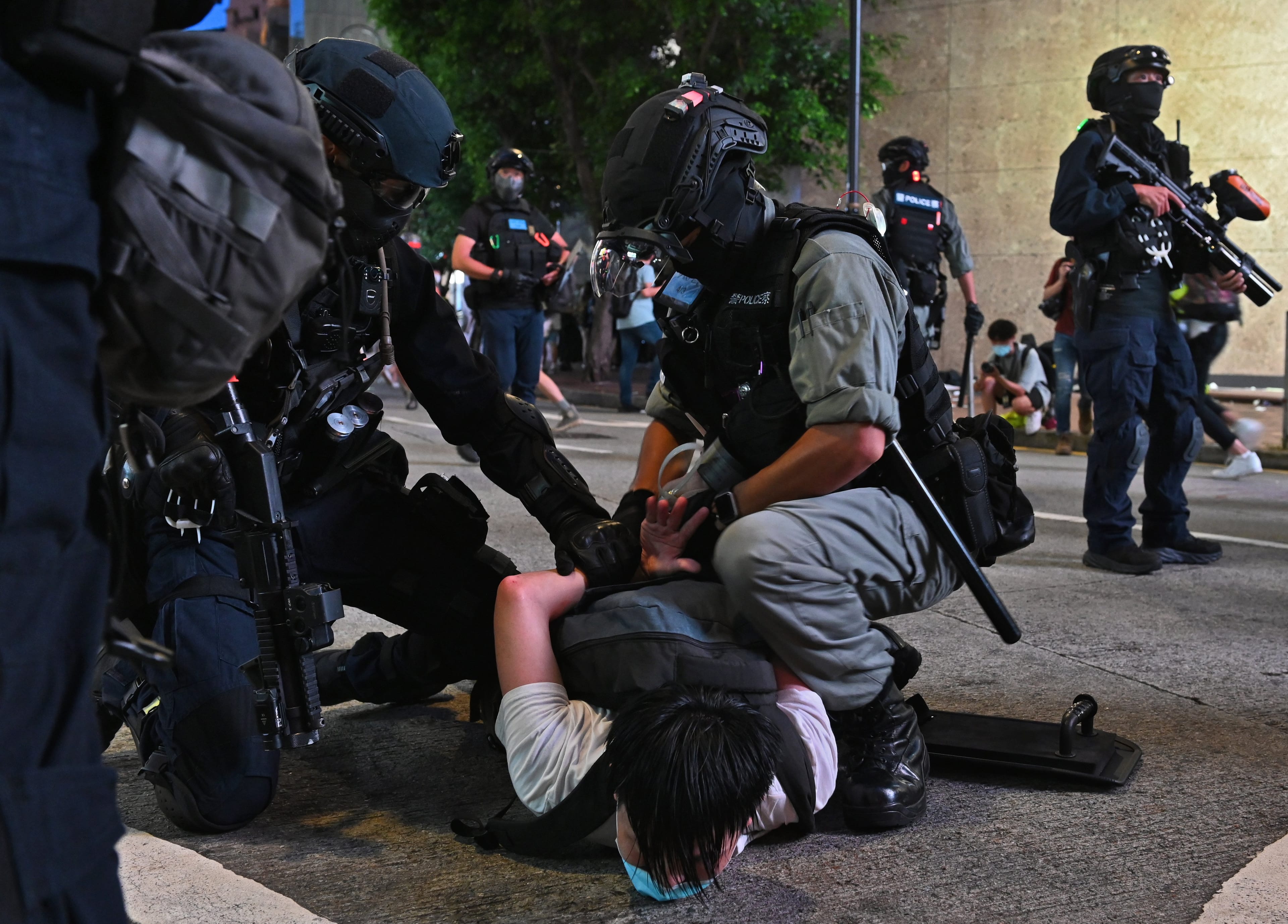 Police officers detain protesters during a rally against a new national security law in Hong Kong on July 1. 2020 (EPA/MIGUEL CANDELA)