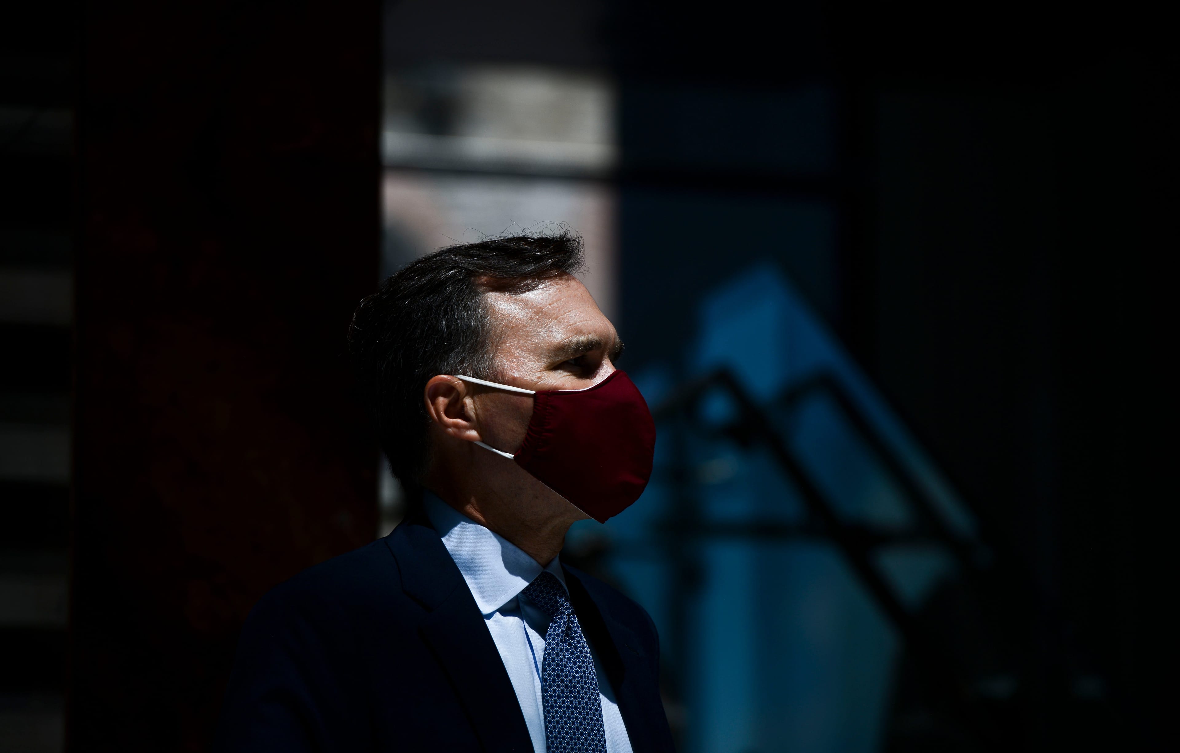 Morneau takes part in a media lock-up for the federal government's economic and fiscal snapshot (Sean Kilpatrick/CP)