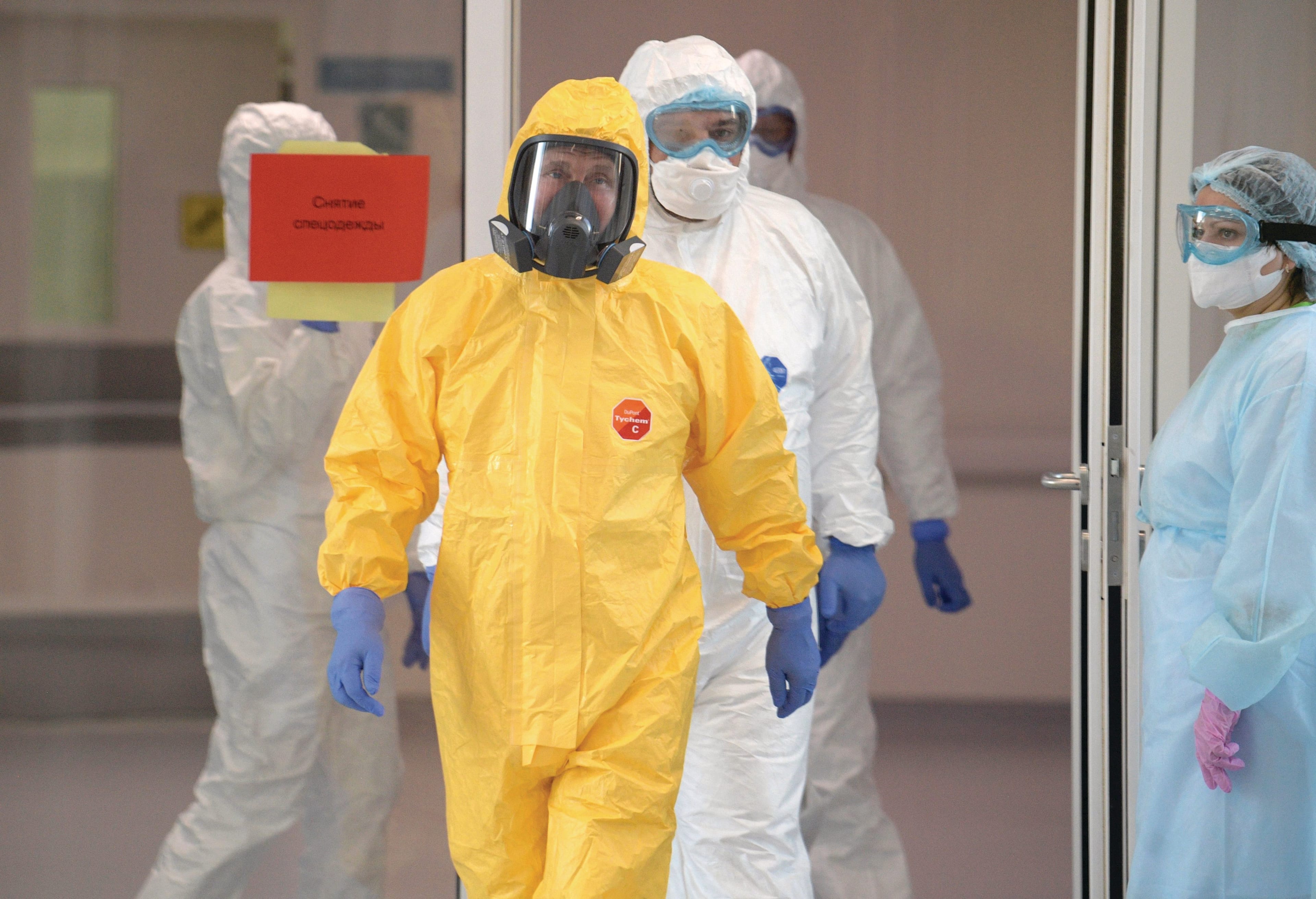 Clad in bright yellow protective gear, Putin visits a Moscow hospital treating COVID-19 patients (Alexey Druzhinin/SPUTNIK/AFP/Getty Images)
