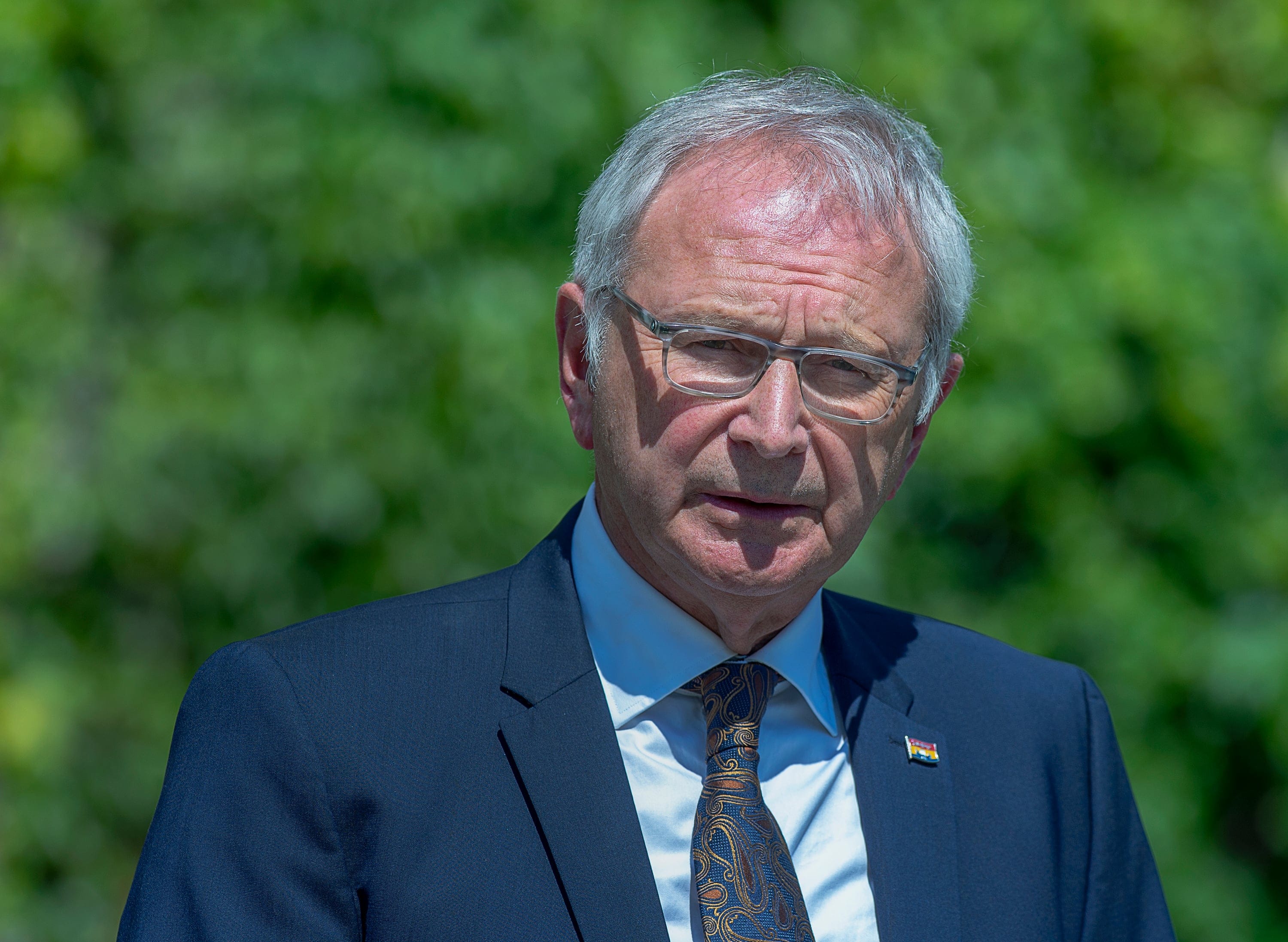 New Brunswick Premier Blaine Higgs talks with journalists after calling an election following a visit with Lt.-Gov Brenda Murphy at Government House in Fredericton on Monday, Aug. 17, 2020. (Andrew Vaughan/CP)