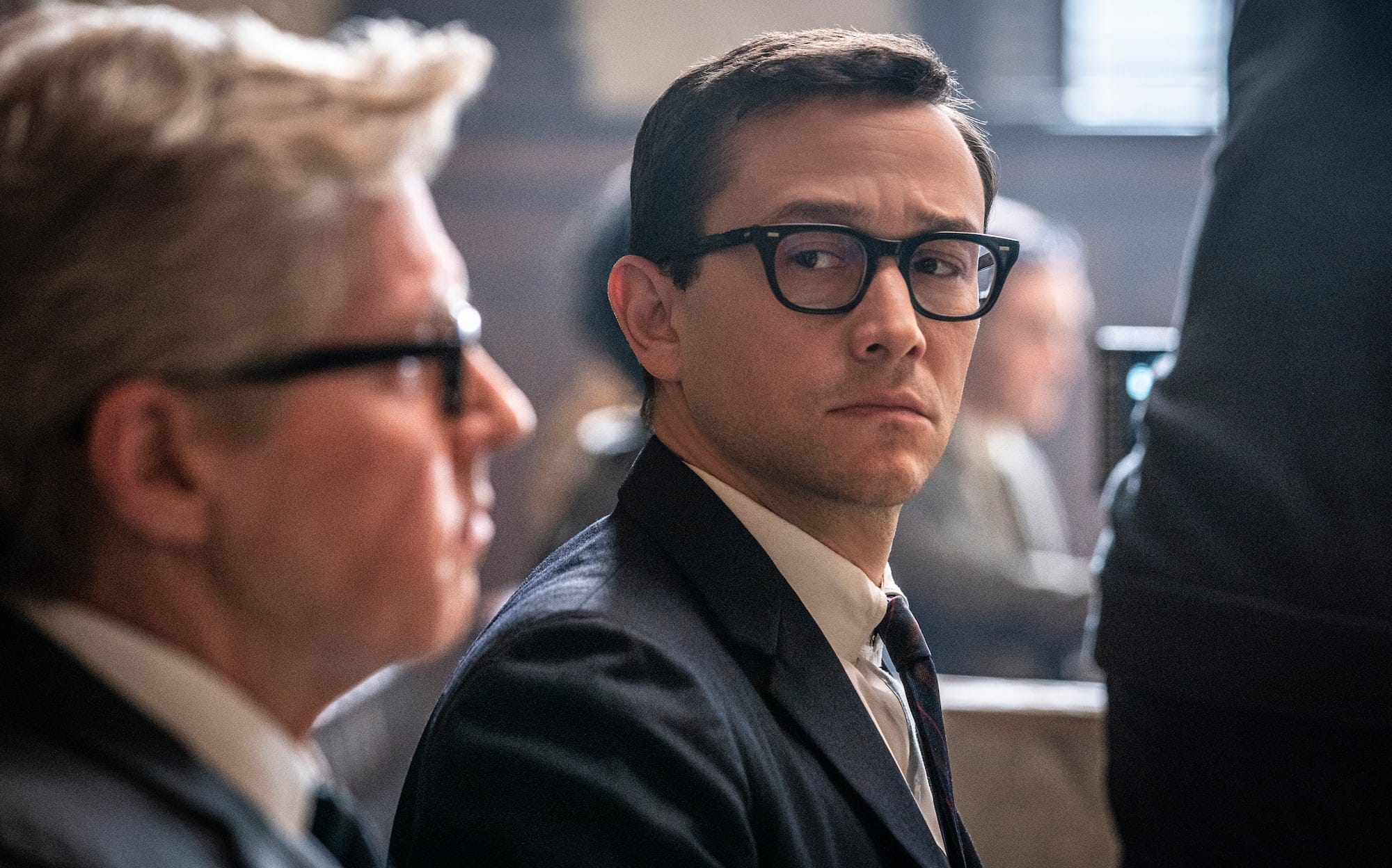 THE TRIAL OF THE CHICAGO 7 (L to R) J.C. MACKENZIE as Thomas Foran and JOSEPH GORDON-LEVITT as Richard Schultz in THE TRIAL OF THE CHICAGO 7. Cr. NIKO TAVERNISE/NETFLIX © 2020