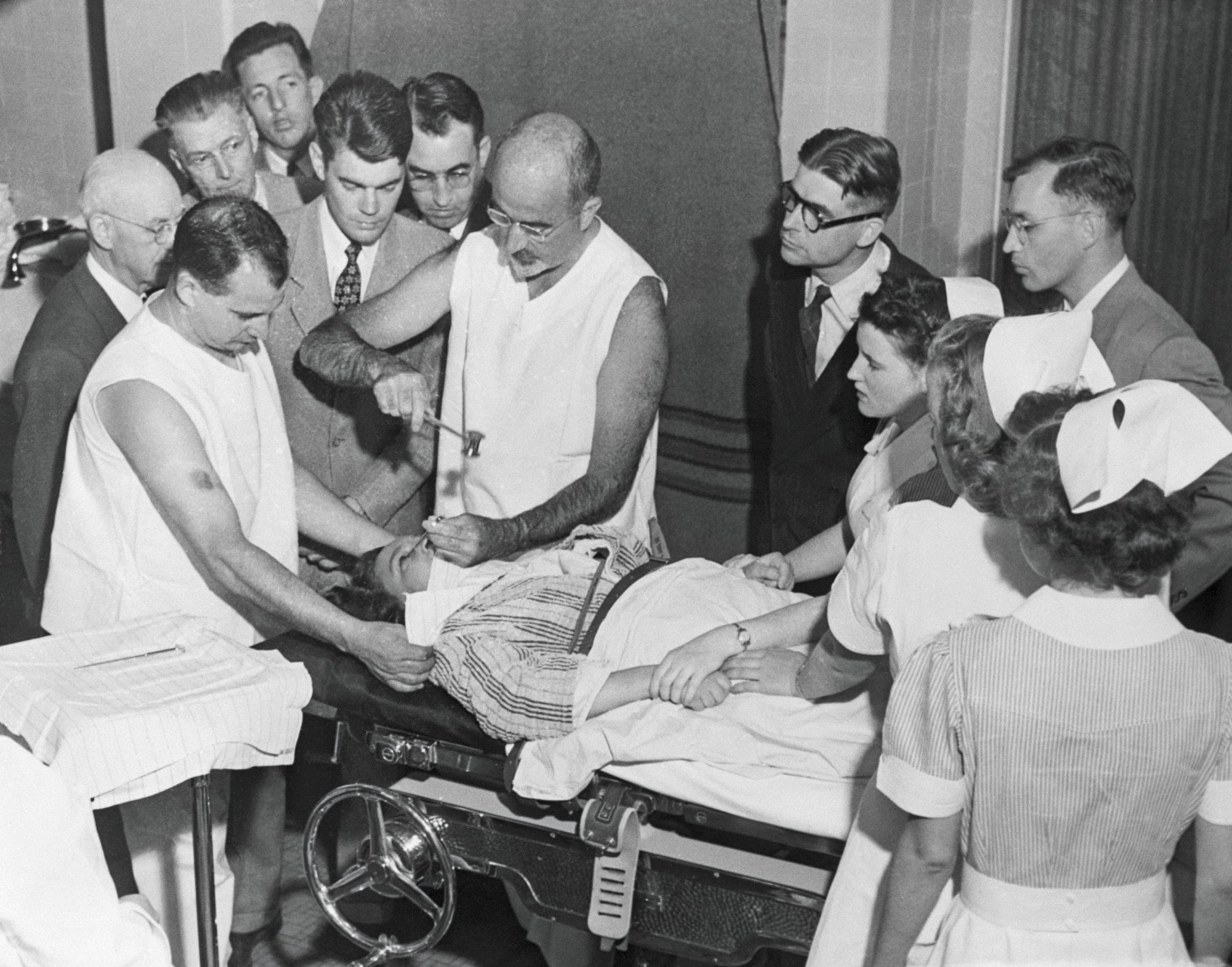 Freeman performing the procedure now infamously known as the ice-pick lobotomy (Bettmann/Getty Images)