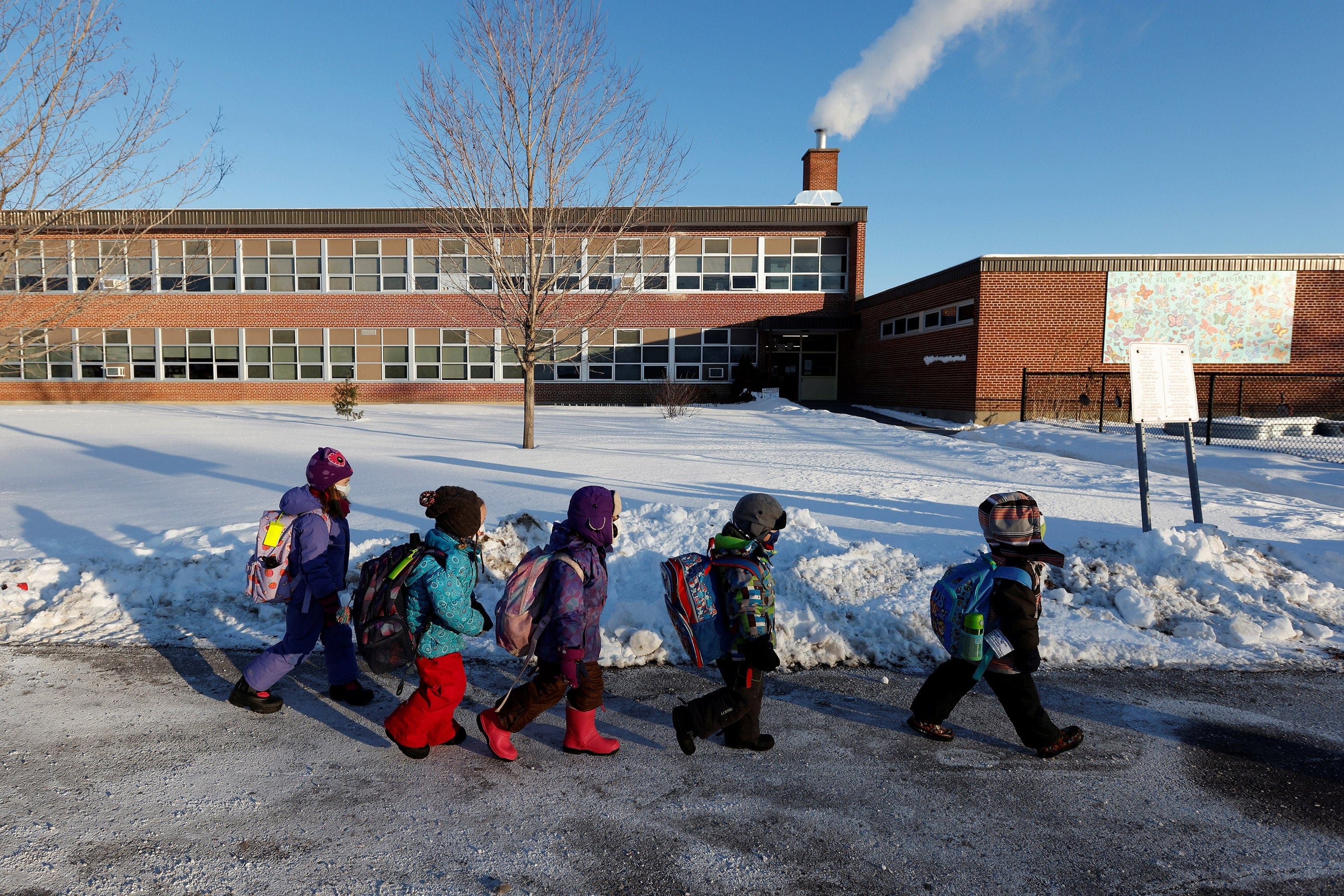 Students return to in-class learning after a four-week lockdown at Vincent Massey Public School in Ottawa, on Feb. 1, 2021 (Blair Gable/Reuters)