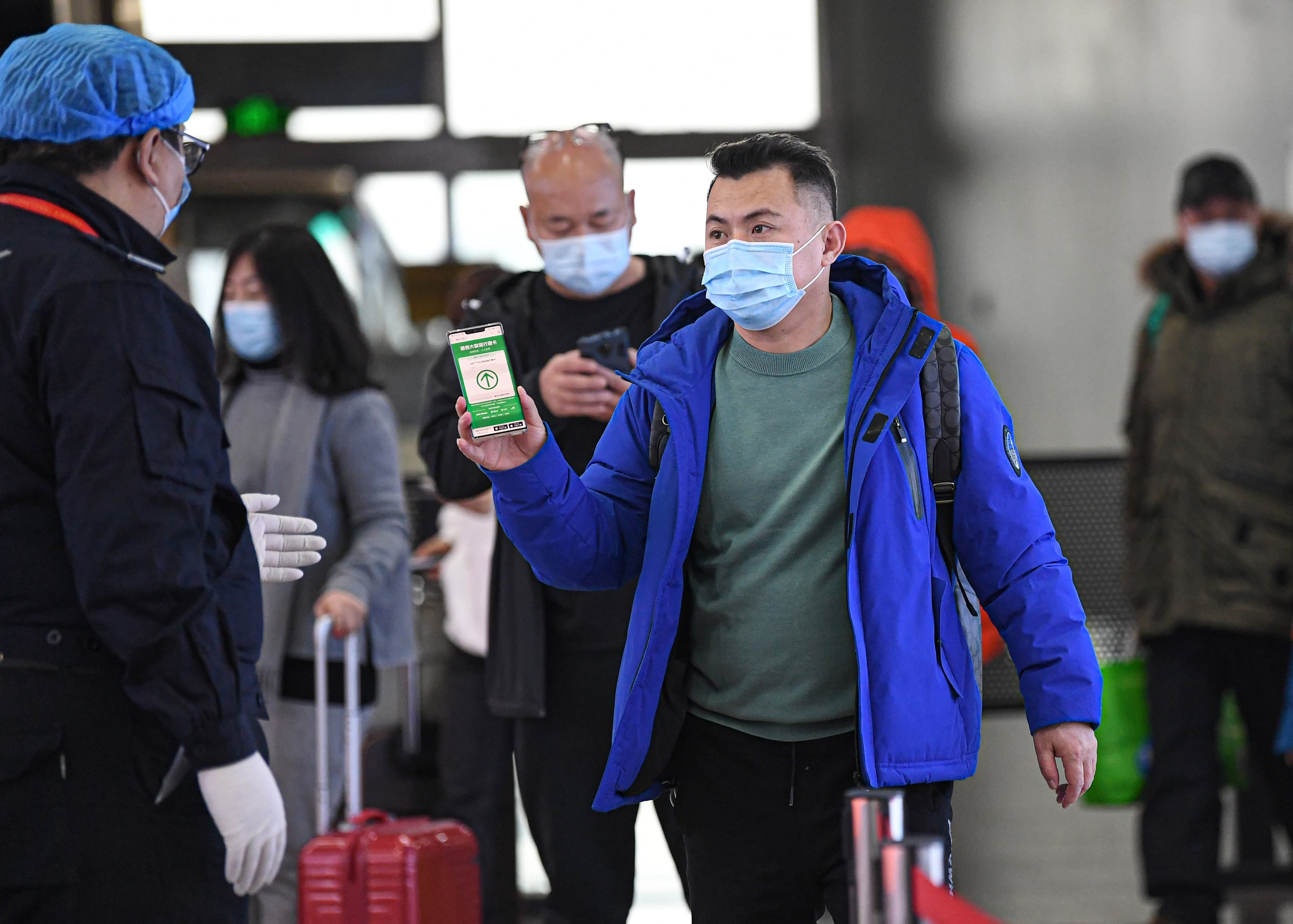 China has reportedly resumed processing visas for foreigners, but only those who can prove they’ve received a Chinese-made vaccine (Pu Xiaoxu/Xinhua/ZUMA Press/CP)