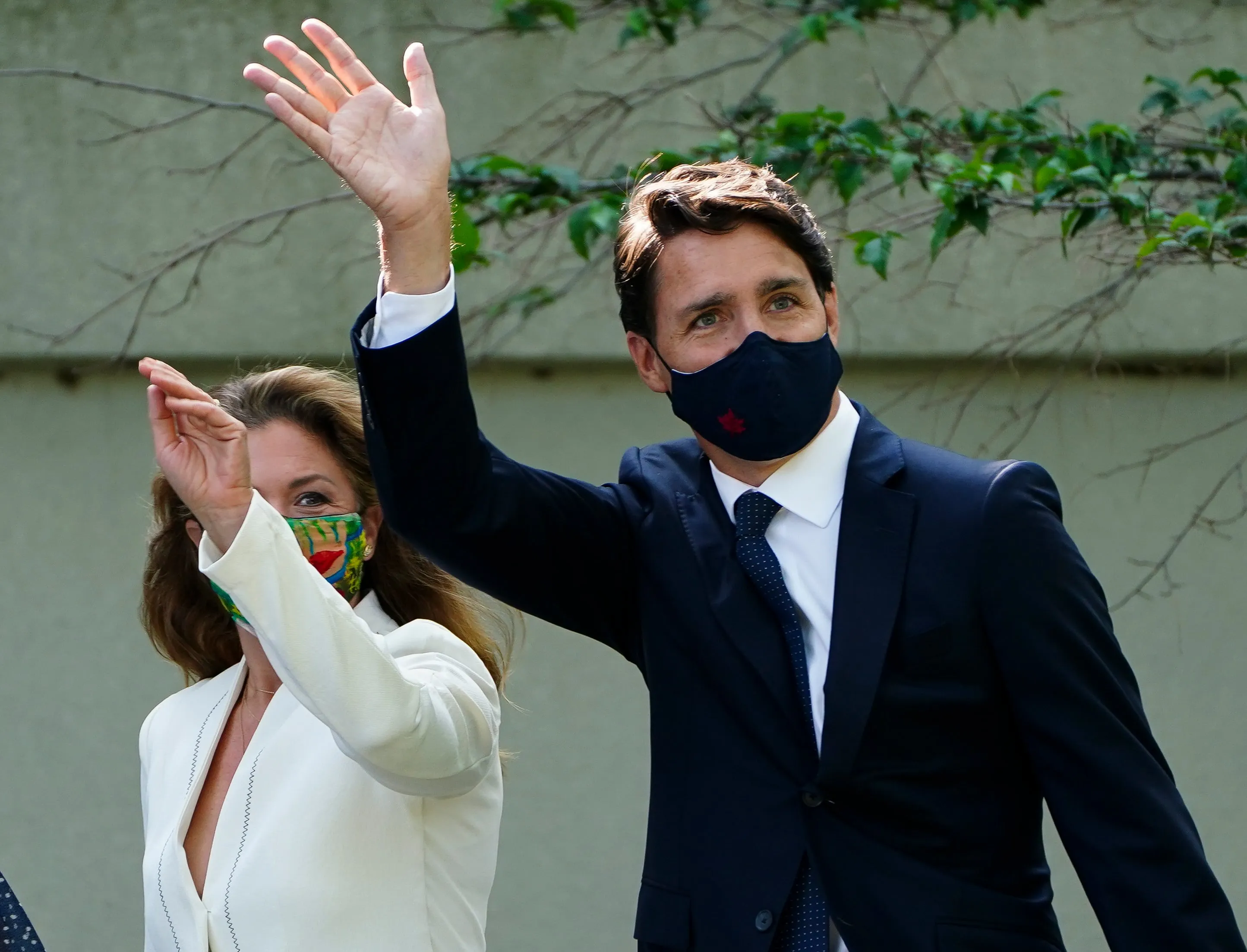 Trudeau arrives to Rideau Hall with wife Sophie Gregoire-Trudeau to meet with Governor General Mary Simon on Aug 15, 2021 (Sean Kilpatrick/CP)
