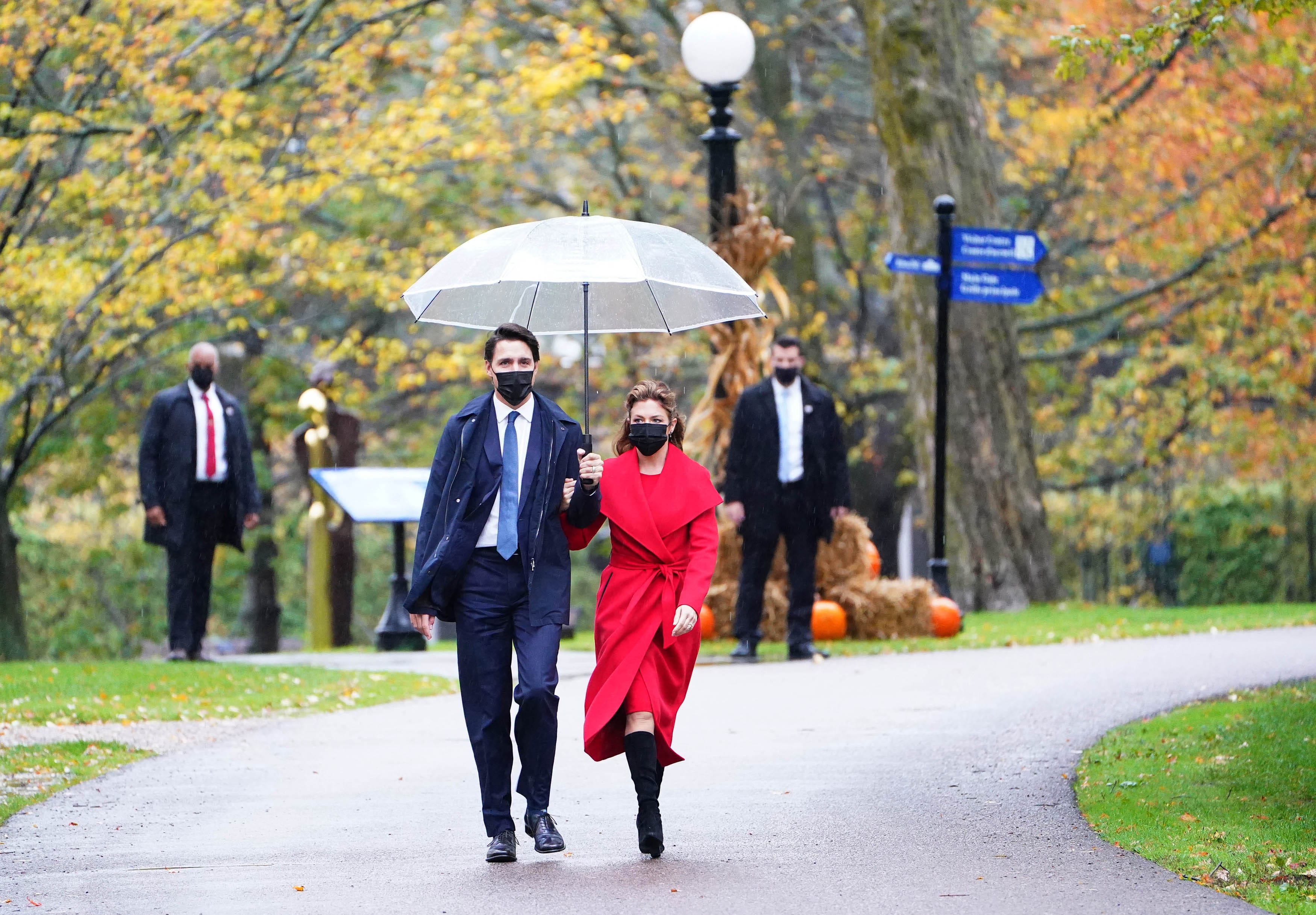 Prime Minister Justin Trudeau and Sophie Gregoire Trudeau arrive for the cabinet swearing-in ceremony at Rideau Hall in Ottawa, Tuesday, Oct.26, 2021. (Sean Kilpatrick/CP)