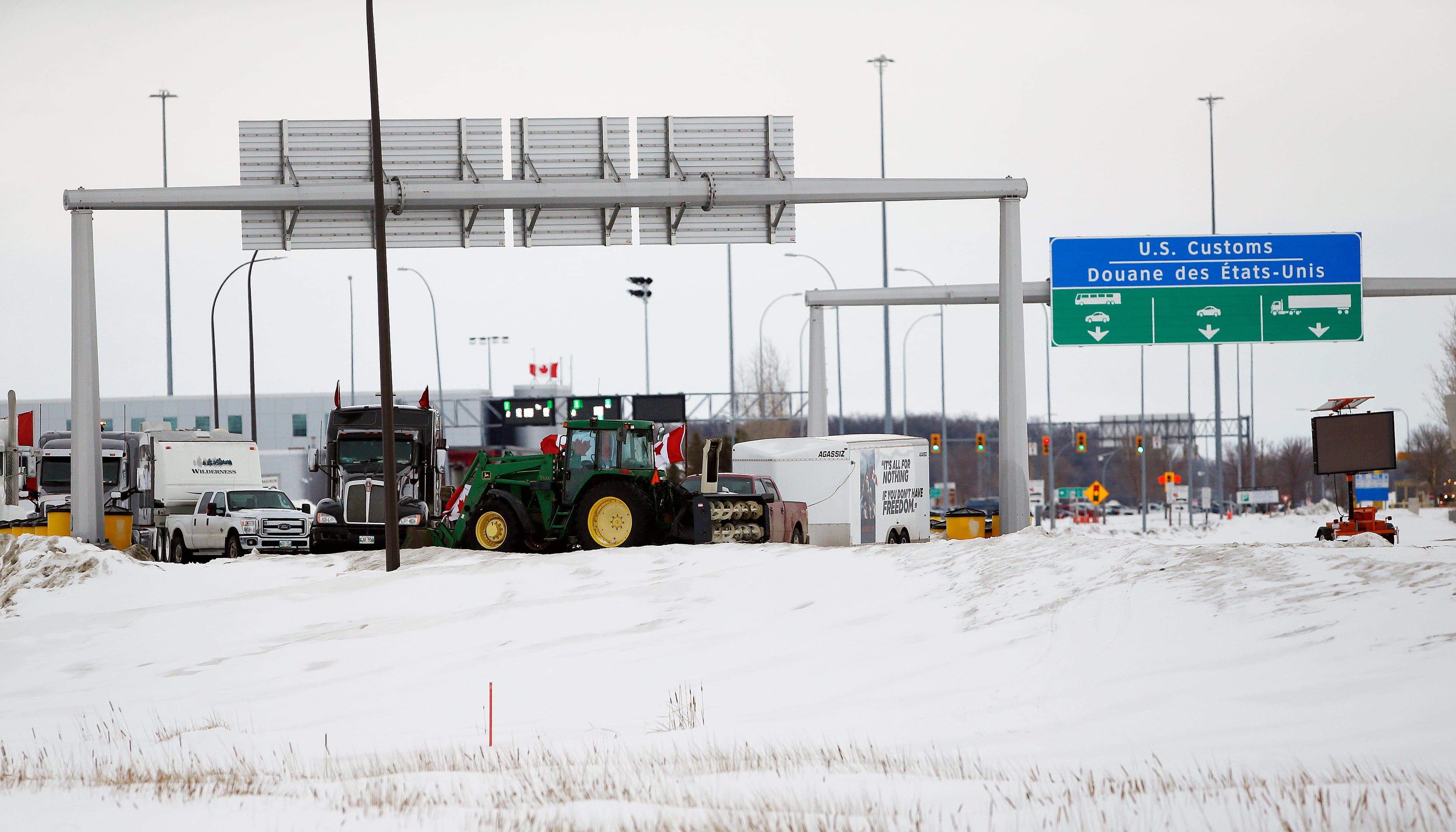 People block highway 75 with heavy trucks and farm equipment and access to the Canada/US border crossing at Emerson, Man., Feb. 10, 2022. (John Woods/The Canadian Press)