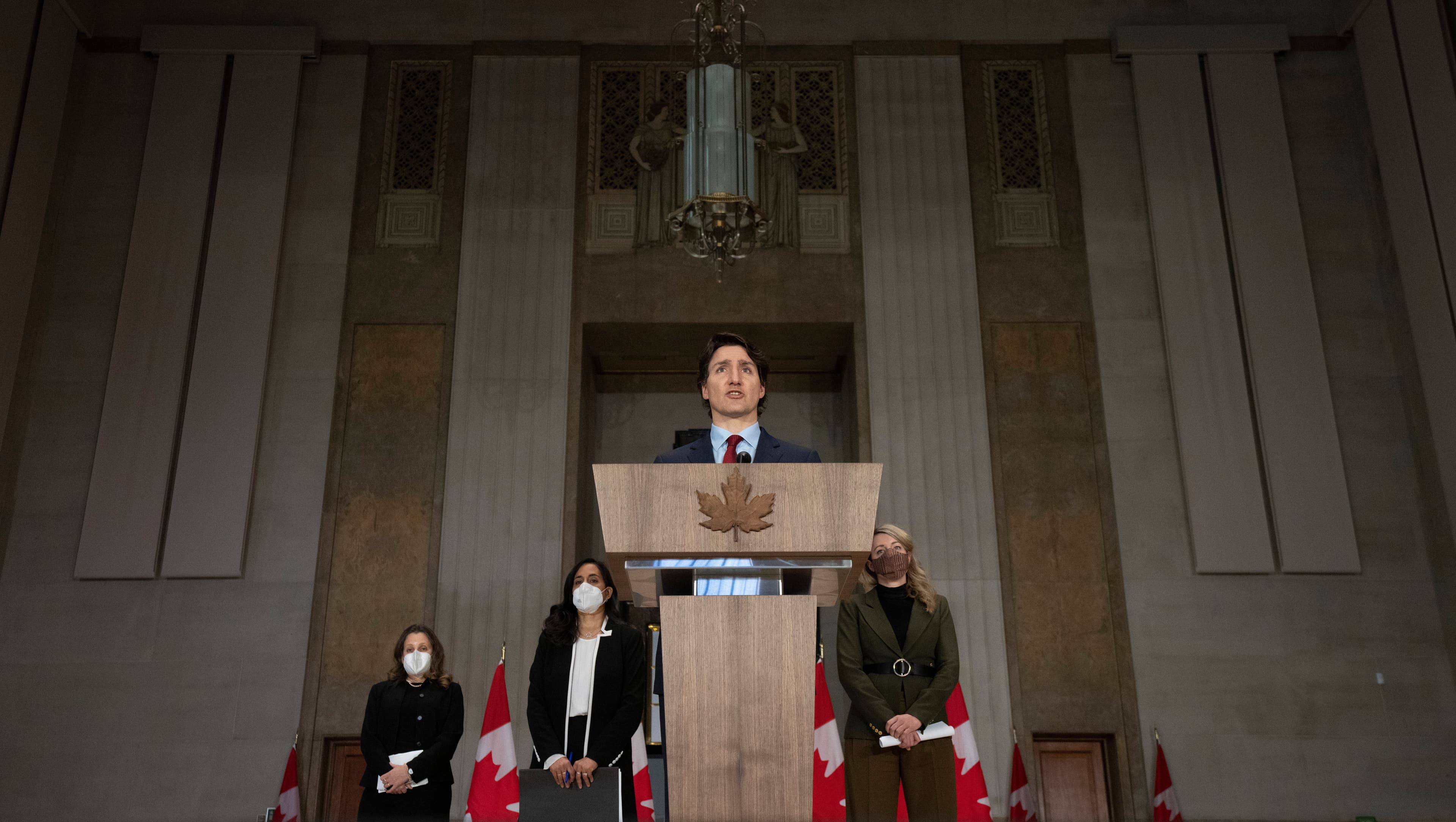 Thousands of Canadian troops on standby to be deployed to Ukraine if necessary