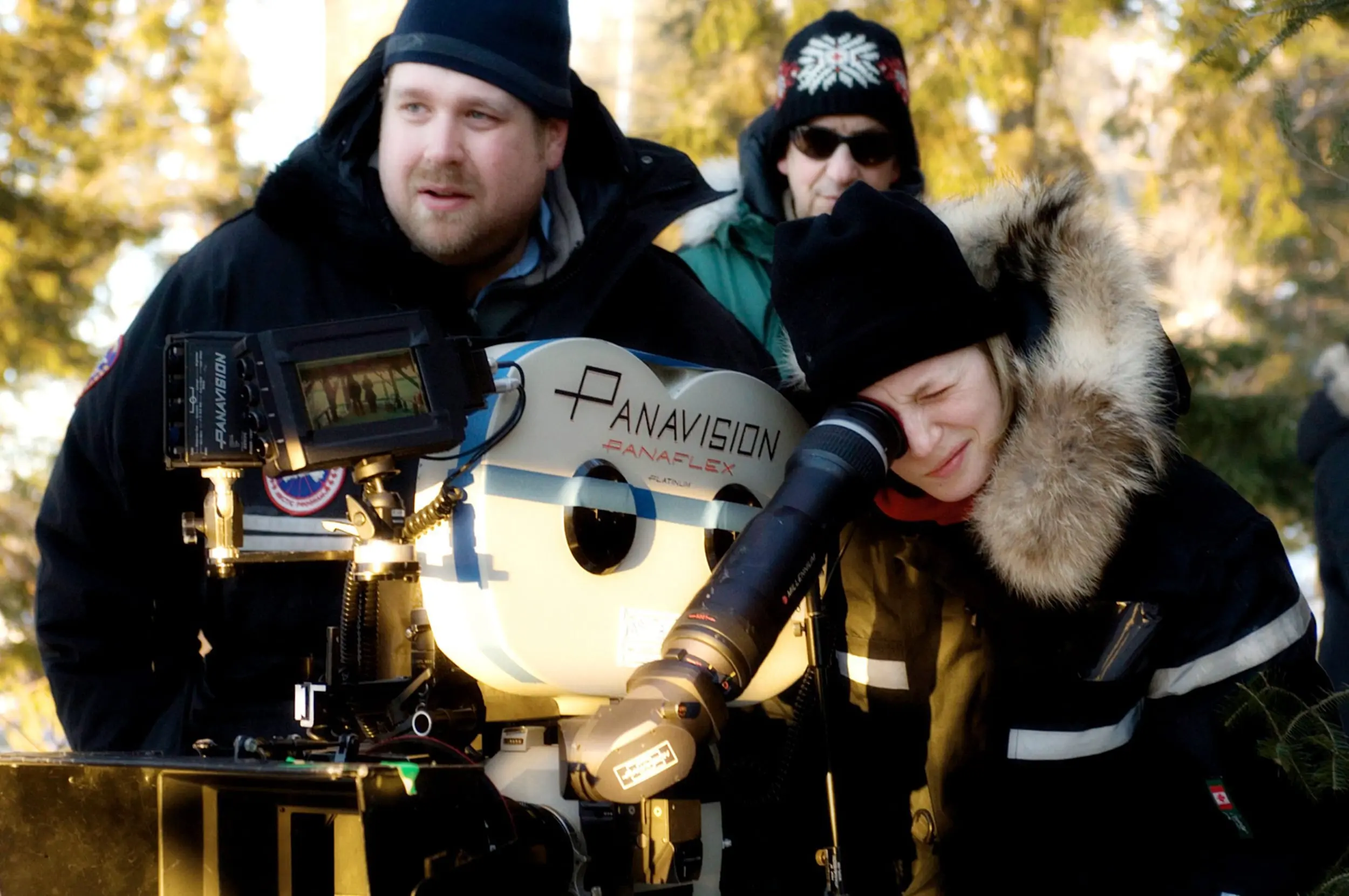 AWAY FROM HERE, Director Sarah Polley (right), on set, 2006. (Everett Collection/CP)