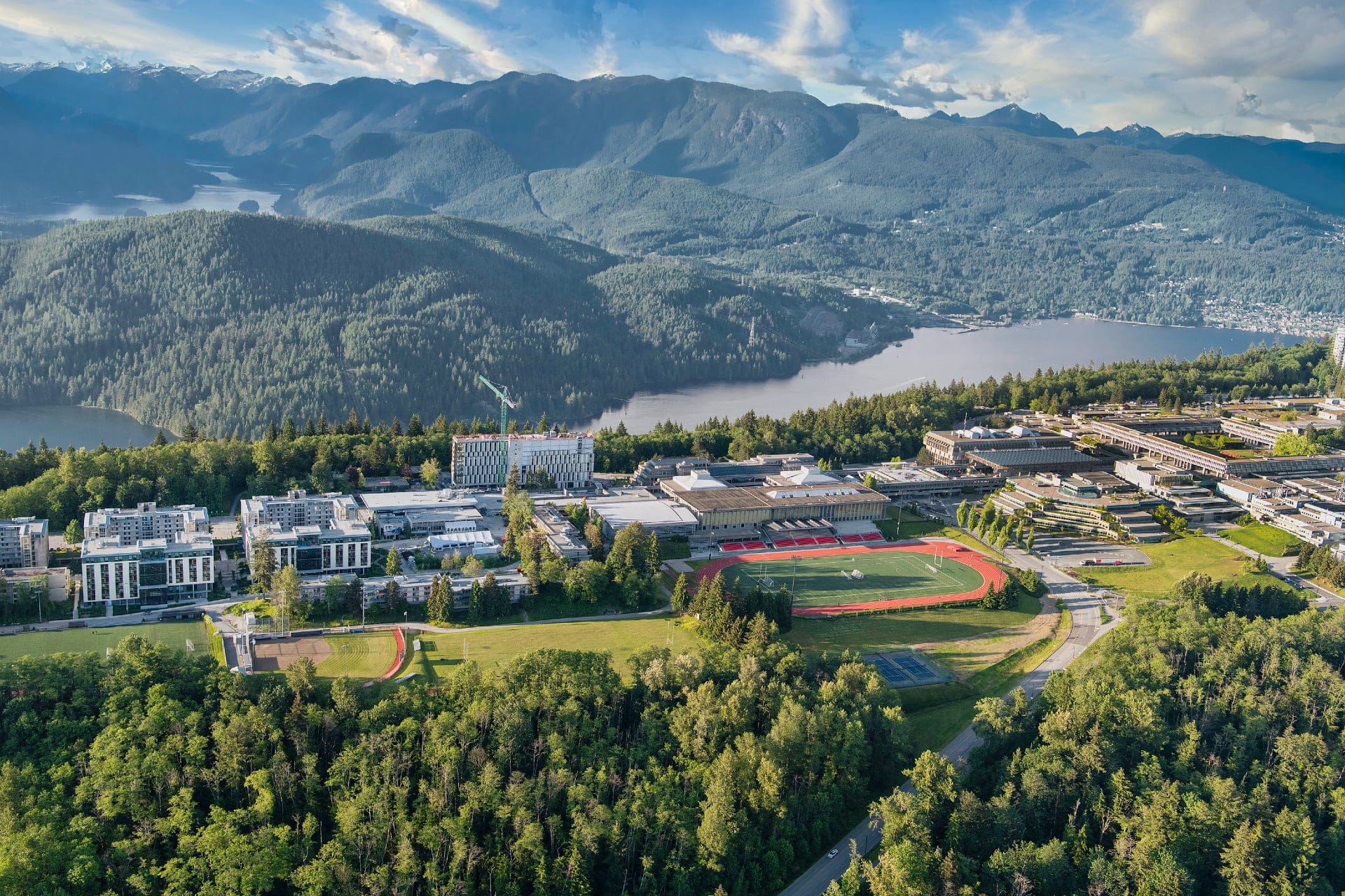 Overhead shot of Fraser University's buildings with mountains in the background
