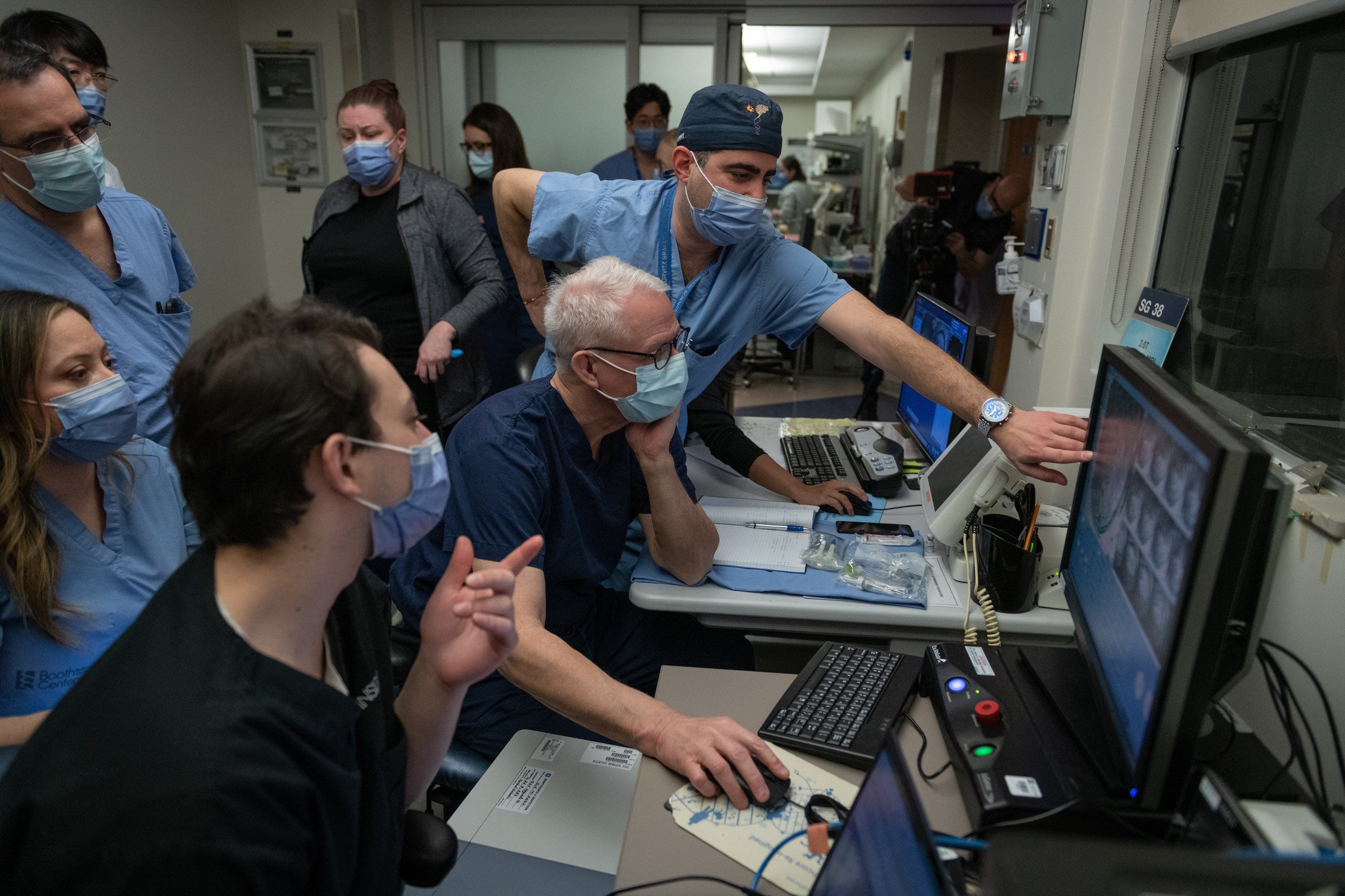 Drs. Lipsman (pointing at monitor) and Rutka (hand on mouse) monitor the clinical testing (Photos courtesy Kevin Van Paassen, Sunnybrook Health Sciences Centre)
