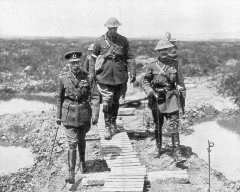 King George V (left), with Victoria-born Canadian Corps commander Lt.-Gen. Sir Arthur Currie (centre) and Gen. Henry Horne, surveys Vimy Ridge (The Print Collector/Print Collector/Getty Images)