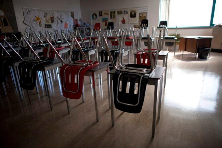 Vacant desks at McGee Secondary school in Vancouver (Jonathan Hayward/CP)