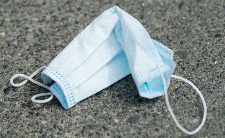 A discarded surgical mask is seen on the sidewalk in downtown Vancouver on Apr. 20, 2020. (Jonathan Hayward/CP)
