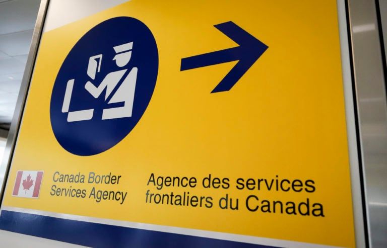 The Canada Border Services Agency took criticism from the auditor general's office over its failure to track down deportees. (Jeff McIntosh/CP)