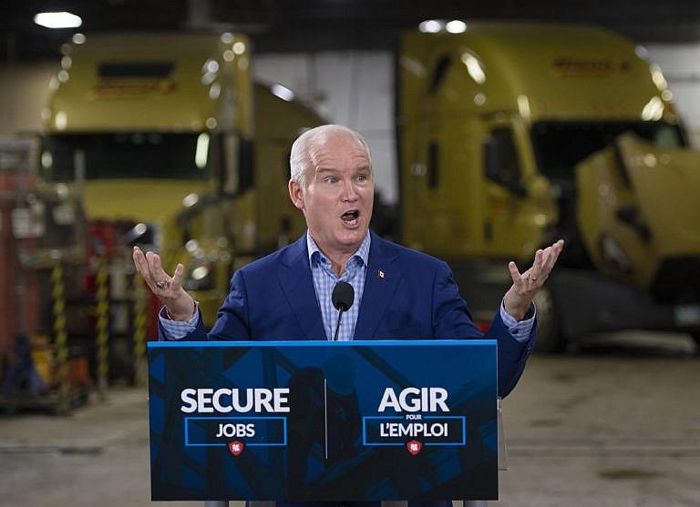 Erin O’Toole makes a transportation announcement at a trucking company while campaigning in Winnipeg, on Aug. 20, 2021 (Ryan Remiorz/CP)