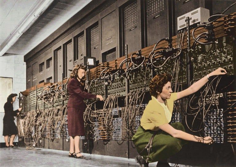 Technicians connect the wires on ENIAC, a U.S. computer built in the 1940s (Science History Images/Alamy)