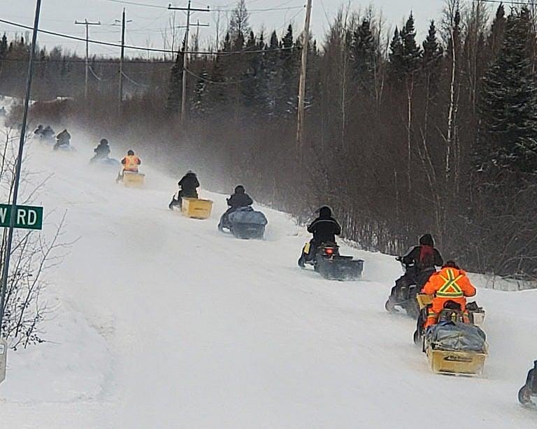 <p>More than 24 people took off on a convoy of Ski-Doos<br />
to Bearskin Lake First Nation, a 7 hour drive from Kitchenuhmaykoosib Inninuwug, to deliver supplies. (Linda McKay)</p>
